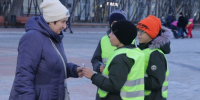 Североморские школьники напомнили водителям и пешеходам о безопасности на дорогах - Город Североморск